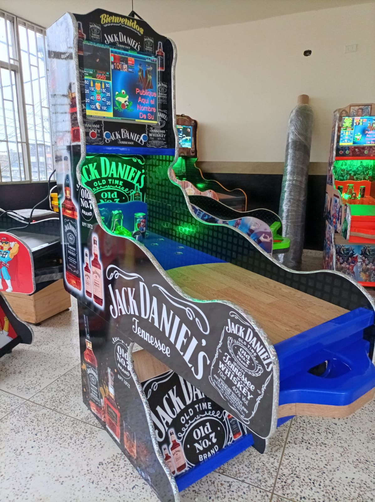Juego de Bolirana Smart Grande - 7 Juegos Pantalla 19 Pulgadas 16 Jugadores 12 Esferas Diseño Jack Daniel´s